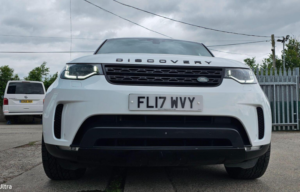 2017 Land Rover Discovery 3.0 Td V6 Hse Luxury Auto 4WD Euro 6 (s/s) 5dr in White — image 2