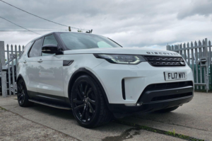 2017 Land Rover Discovery 3.0 Td V6 Hse Luxury Auto 4WD Euro 6 (s/s) 5dr in White — image 4