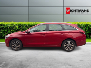 2017 Hyundai I30 1.0 I30 Tr Se Nav 1.0t 120ps in Red — image 4