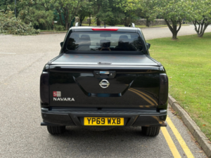 2019 Nissan Navara 2.3 Dci N-Guard Pickup Double Cab 4dr Diesel Auto 4WD Euro 6 (190 Ps) in Black — image 4