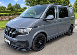 2022 Volkswagen Transporter T6.1 2.0 Tdi Highline Kombi 150 DSG Auto Swb in Grey — image 2