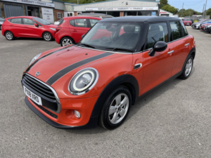 2018 MINI Hatch 1.5 5-Door Hatch Cooper in Orange — image 4