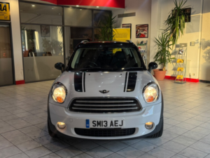 2013 MINI Countryman 1.6 Cooper D All4 Countryman in White — image 4