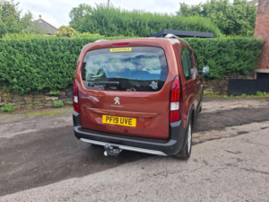 2019 Peugeot Rifter 1.5 Bluehdi Allure Standard MPV Euro 6 5dr in Bronze — image 6