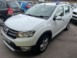 2015 Dacia Sandero Stepway 0.9 Tce Laureate Euro 6 (s/s) 5dr in White — image 4