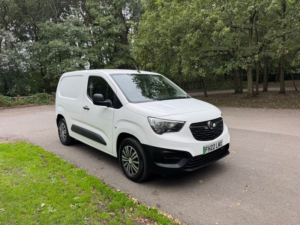 2022 Vauxhall Combo L1h1 2300 Dynamic in White — image 2