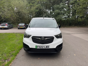 2022 Vauxhall Combo L1h1 2300 Dynamic in White — image 3