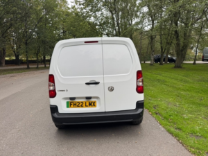 2022 Vauxhall Combo L1h1 2300 Dynamic in White — image 5