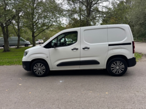 2022 Vauxhall Combo L1h1 2300 Dynamic in White — image 6