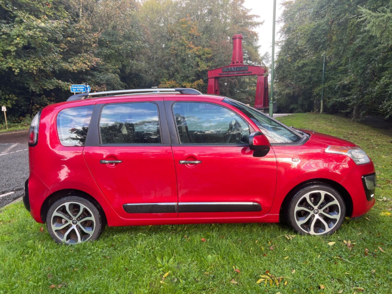 2015 Citroen C3 Picasso 1.6 Hdi Selection in Red — image 1