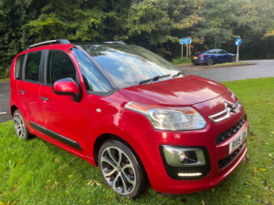 2015 Citroen C3 Picasso 1.6 Hdi Selection in Red — image 2
