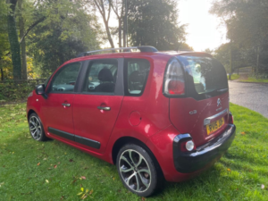 2015 Citroen C3 Picasso 1.6 Hdi Selection in Red — image 6