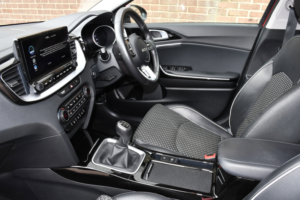 2023 Kia Xceed 1.5 T-Gdi 3 SUV 5dr Petrol Manual Euro 6 (s/s) (158 Bhp) in Red — image 4