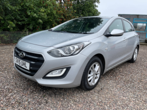 2015 Hyundai I30 1.6 Crdi Blue Drive Se Hatchback 5dr Diesel Manual Euro 6 (s/s) (110 Ps) in Silver — image 2