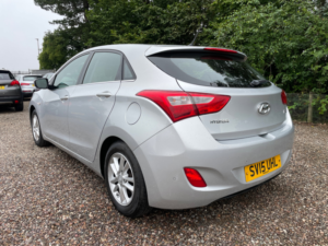 2015 Hyundai I30 1.6 Crdi Blue Drive Se Hatchback 5dr Diesel Manual Euro 6 (s/s) (110 Ps) in Silver — image 4