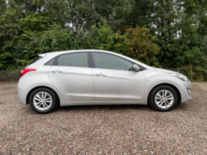 2015 Hyundai I30 1.6 Crdi Blue Drive Se Hatchback 5dr Diesel Manual Euro 6 (s/s) (110 Ps) in Silver — image 5