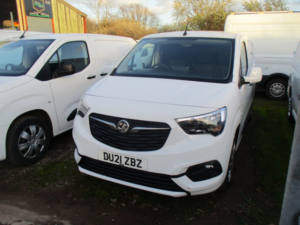 2021 Vauxhall Combo 1.5 Turbo D 2300 Sportive in White — image 2