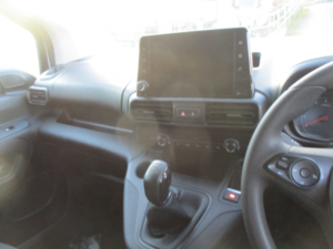 2021 Vauxhall Combo 1.5 Turbo D 2300 Sportive in White — image 4