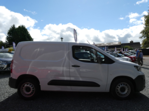 2024 Peugeot Partner 1.5 Bluehdi 1000 Professional Premium + Standard Panel Van 5dr Diesel Manual Swb Euro 6 (s/s) (100 Bhp) in White — image 3