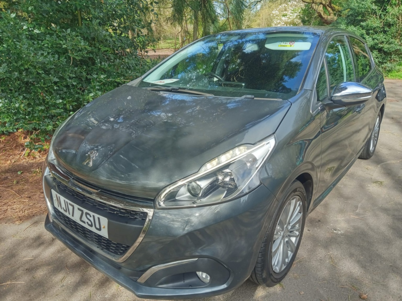 2017 Peugeot 208 1.6 Bluehdi Allure in Grey — image 1