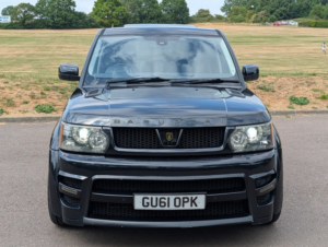 2011 Land Rover Range Rover Sport Tdv6 Hse in Black — image 2