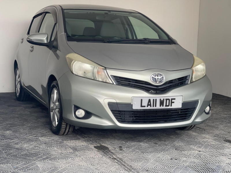 2011 Toyota Yaris 1.33 Dual Vvt-I Tr Multidrive S Euro 5 5dr in Silver — image 1