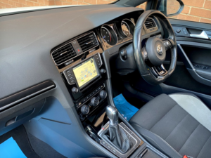 2016 Volkswagen Golf R 2.0 Tsi DSG 5-Door 4motion - Fsh - Panoramic Sunroof, Sat Nav, Camera, Heated Seats, 4WD - White in White — image 3