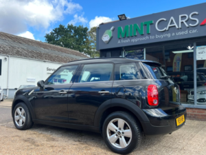 2015 MINI Countryman 1.6 Cooper D Countryman in Black — image 5