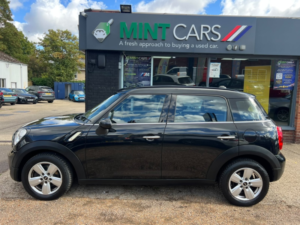 2015 MINI Countryman 1.6 Cooper D Countryman in Black — image 6