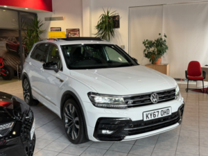 2017 Volkswagen Tiguan 2.0 Tdi R-Line in White — image 2