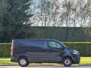 2016 Vauxhall Vivaro 1.6 Cdti 2700 Biturbo Ecoflex Sportive L1 H1 Euro 5 (s/s) 5dr in Black — image 2
