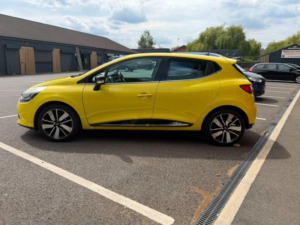 2014 Renault Clio 1.5 Dci Dynamique S Medianav Euro 5 (s/s) 5dr in Yellow — image 6