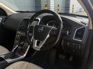 2015 Volvo Xc60 2.4 D5 Se Lux Nav Geartronic AWD Euro 5 5dr in Black — image 3