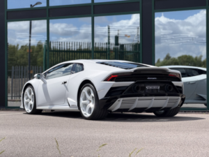 2019 Lamborghini Huracan 5.2 V10 Lp 640-4 Evo in White — image 2