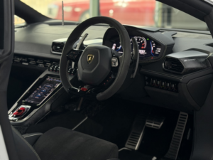 2019 Lamborghini Huracan 5.2 V10 Lp 640-4 Evo in White — image 3