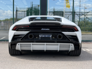 2019 Lamborghini Huracan 5.2 V10 Lp 640-4 Evo in White — image 6
