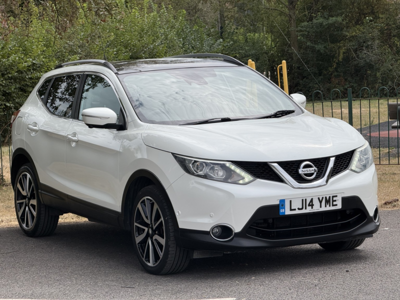 2014 Nissan Qashqai 1.2 Dig-T Tekna in White — image 1