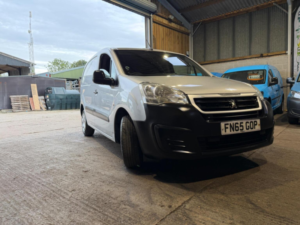 2015 Peugeot Partner 1.6 Hdi 850 Professional L1 4dr in Silver — image 2