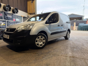 2015 Peugeot Partner 1.6 Hdi 850 Professional L1 4dr in Silver — image 3