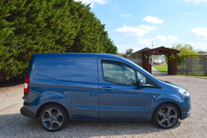 2022 Ford Transit Courier 1.0 Transit Courier Limited Van 1.0l Ecoboost 100ps Fwd 6 Speed Manual in Blue — image 4