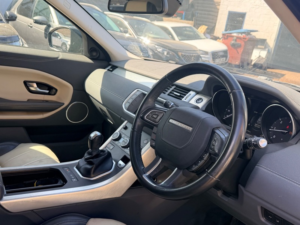 2017 Land Rover Range Rover Evoque Td4 Se Tech in Green — image 3