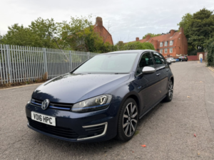 2016 Volkswagen Golf 1.4 Tsi Gte in Blue — image 3