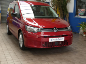 2022 Volkswagen Caddy Maxi 2.0 Tdi Life MPV 5dr Diesel DSG Euro 6 (s/s) (122 Ps) in Red — image 2
