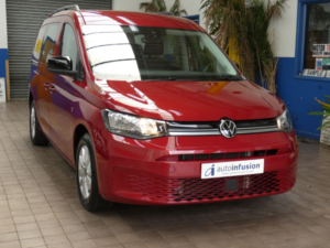 2022 Volkswagen Caddy Maxi 2.0 Tdi Life MPV 5dr Diesel DSG Euro 6 (s/s) (122 Ps) in Red — image 3