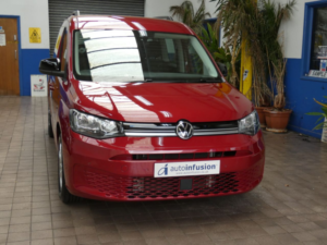 2022 Volkswagen Caddy Maxi 2.0 Tdi Life MPV 5dr Diesel DSG Euro 6 (s/s) (122 Ps) in Red — image 4