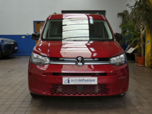 2022 Volkswagen Caddy Maxi 2.0 Tdi Life MPV 5dr Diesel DSG Euro 6 (s/s) (122 Ps) in Red — image 5