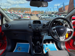 2013 Ford Fiesta 1.25 Zetec Euro 5 3dr in Red — image 2