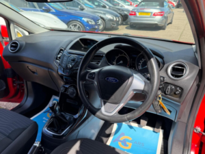 2013 Ford Fiesta 1.25 Zetec Euro 5 3dr in Red — image 3