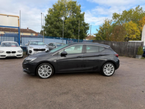 2015 Vauxhall Astra 1.6 Cdti Blueinjection Sri Euro 6 (s/s) 5dr in Black — image 3