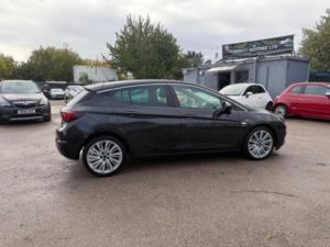 2015 Vauxhall Astra 1.6 Cdti Blueinjection Sri Euro 6 (s/s) 5dr in Black — image 6